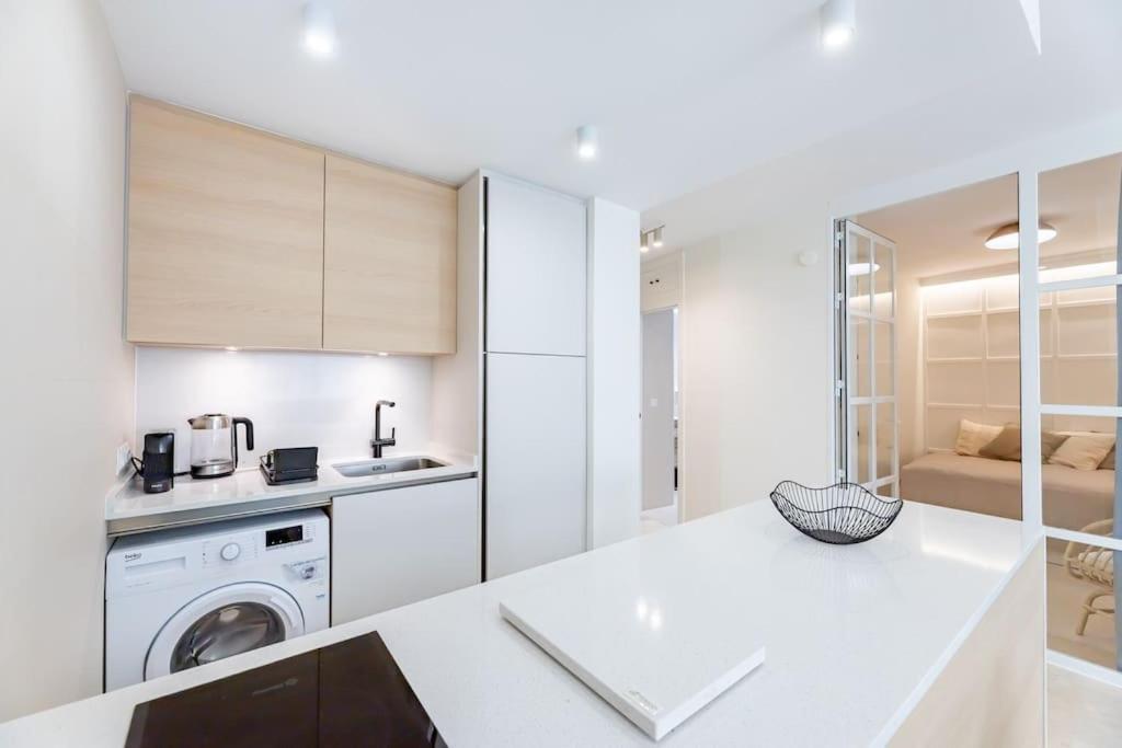 Newly Renovated, Sea View + Walk To Rdr381 Apartamento Estepona